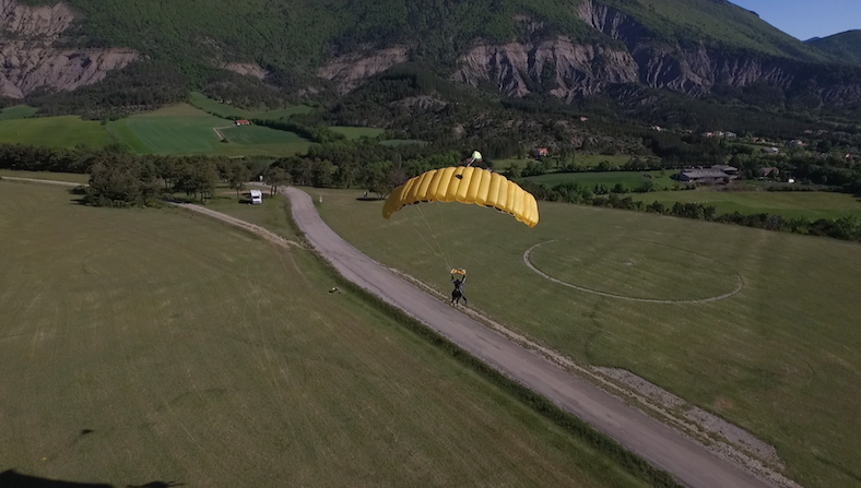 Parachutisme sur l'aérodrome d'Aspres sur Buëch
