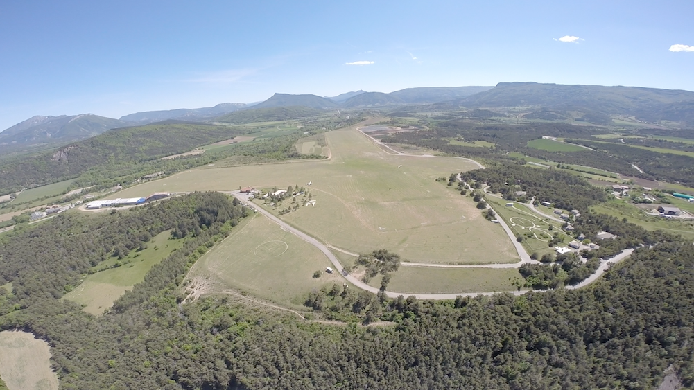 Parachutisme sur l'aérodrome d'Aspres sur Buëch