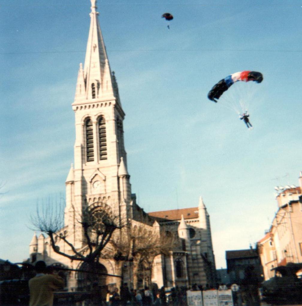 Atterrissage parachutiste 8 mai 1986