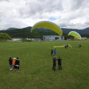 Séance de gonflage parapente sur l'aérodrome de Gap-Tallard