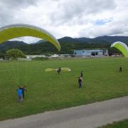 Séance de gonflage parapente sur l'aérodrome de Gap-Tallard