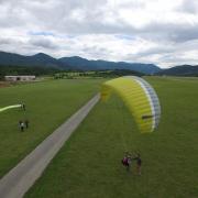 Séance de gonflage parapente sur l'aérodrome de Gap-Tallard