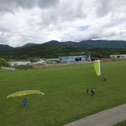 Séance de gonflage parapente sur l'aérodrome de Gap-Tallard