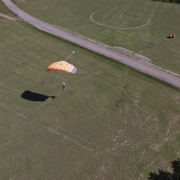 Parachutisme sur l'aérodrome d'Aspres sur Buëch