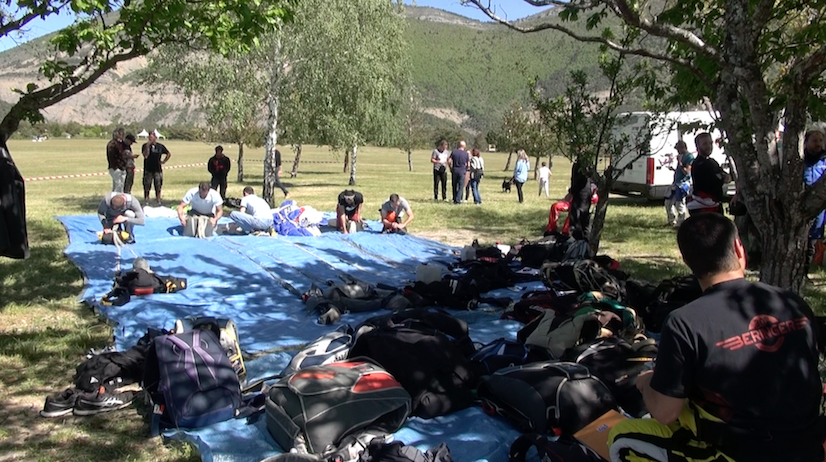 Parachutisme sur l'aérodrome d'Aspres sur Buëch