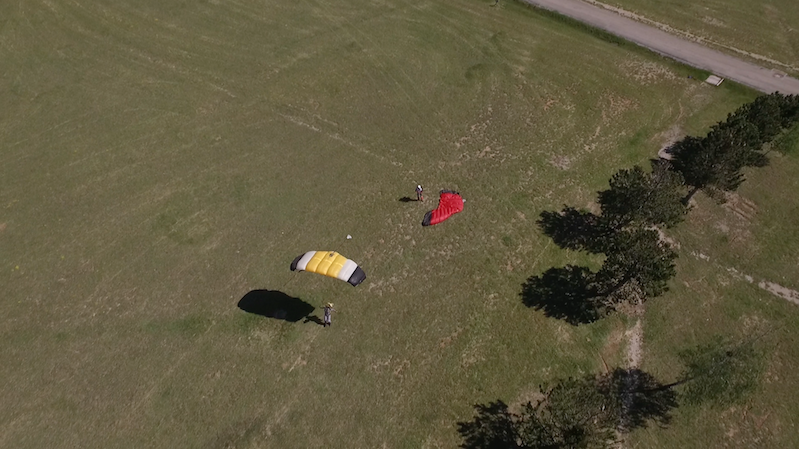 Parachutisme sur l'aérodrome d'Aspres sur Buëch