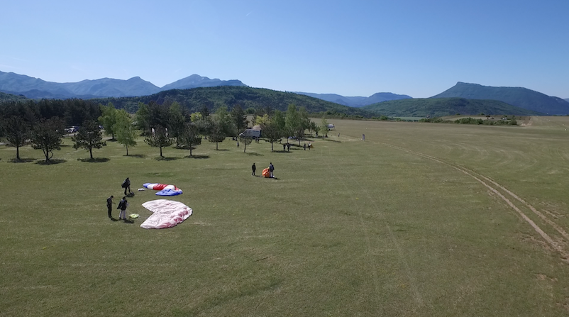 Parachutisme sur l'aérodrome d'Aspres sur Buëch