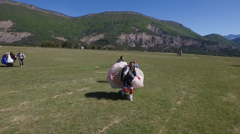 Parachutisme sur l'aérodrome d'Aspres sur Buëch