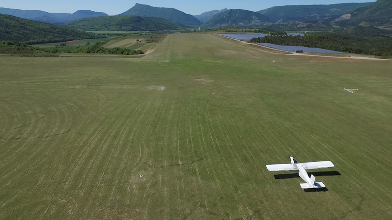 Parachutisme sur l'aérodrome d'Aspres sur Buëch