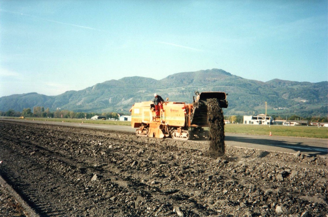 Réfection de la Piste Principale en  octobre 1995